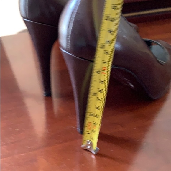 Dark Brown Ralph Lauren peep toe heels. 9m - Picture 2 of 7